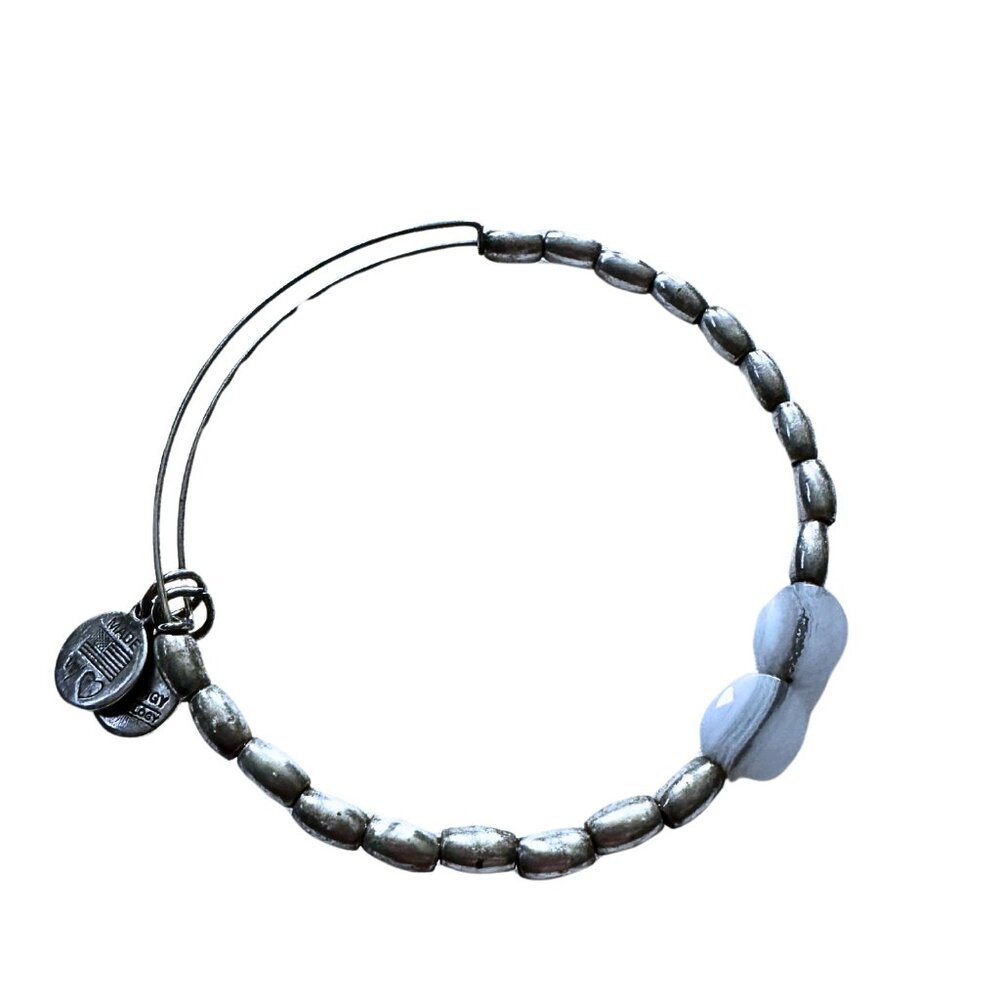 Chic Simplicity: Metallic Bracelet with Blue Accent Bead